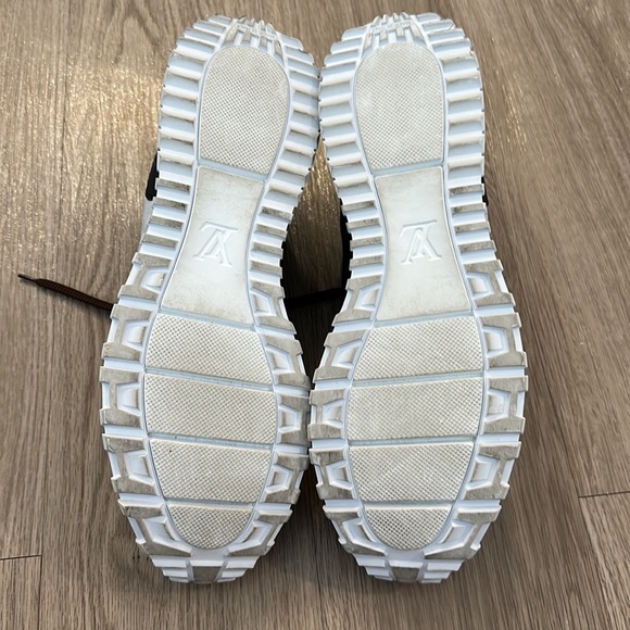 Run Away Louis Vuitton Sneakers - Picture 4 of 8